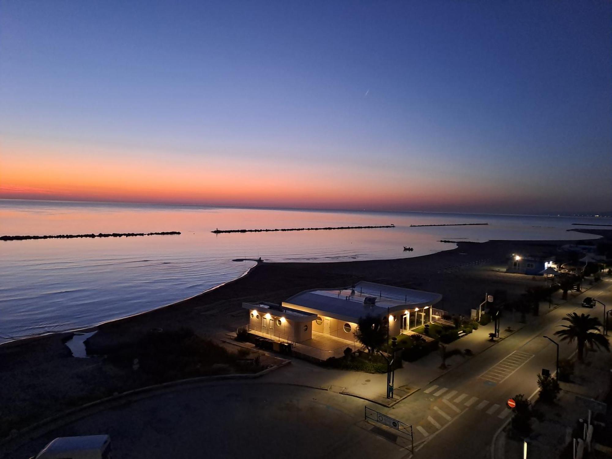 Attico Fronte Mare Διαμέρισμα Martinsicuro Εξωτερικό φωτογραφία