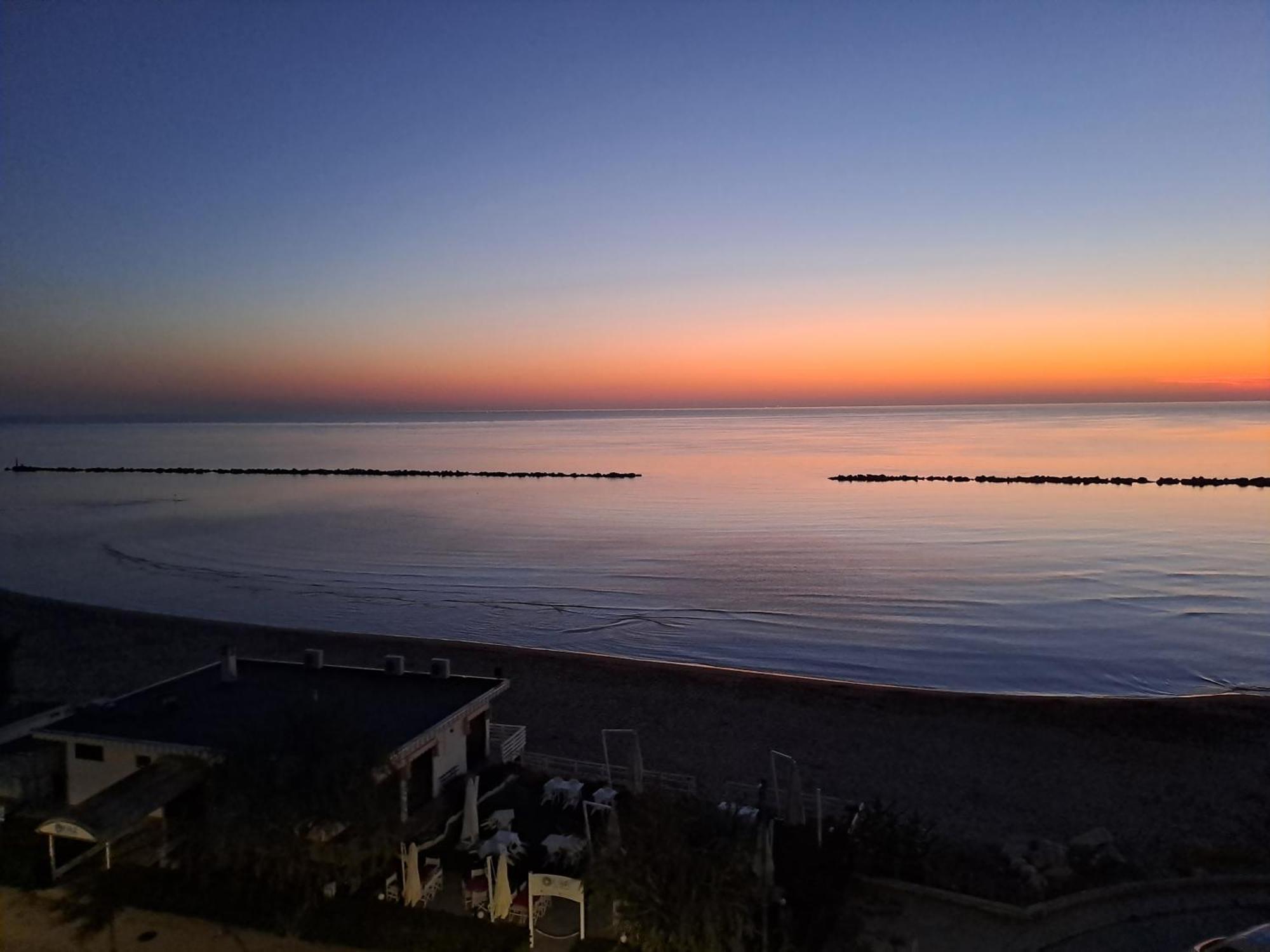 Attico Fronte Mare Διαμέρισμα Martinsicuro Εξωτερικό φωτογραφία